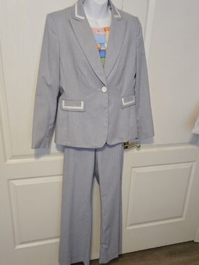 Tahari Light Blue & White Pinstripe Women's 2-Piece Pant Suit - Size 12